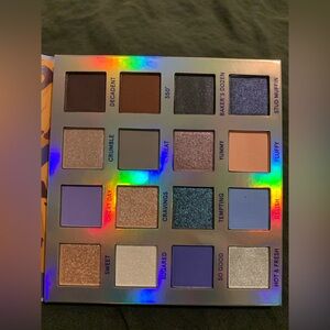 BH Cosmetics Weekend Vibe Blueberry Muffin Eyeshadow Palette